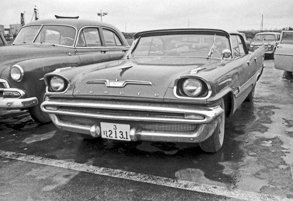 57-1a 012-34Eb＊1957 DeSoto Fireflite 4dr Sedan.jpg